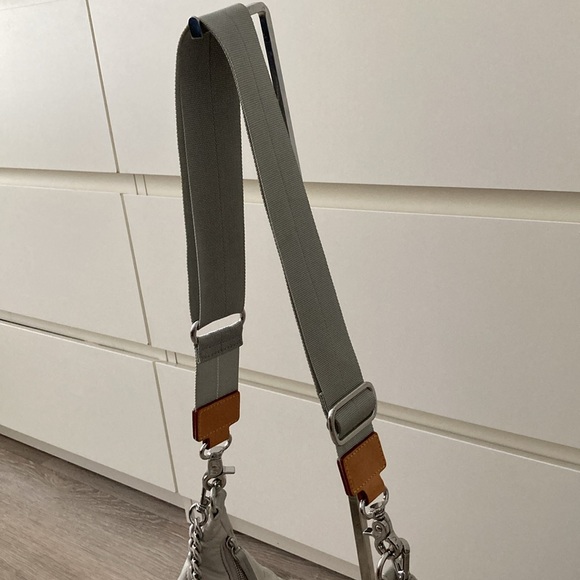 Lovely MZ Wallace quilted Madison handbag./French grey color/very good condn - Picture 6 of 17